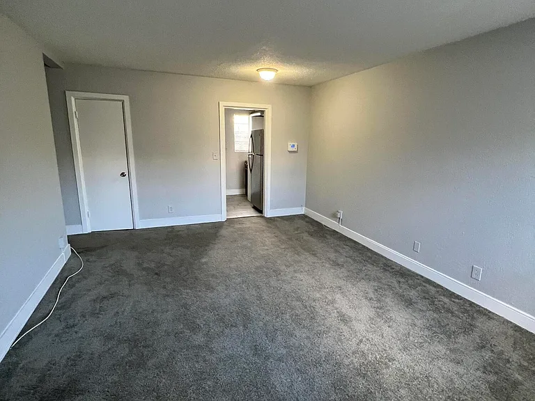 2722 Poinsettia Ave — Photo 3