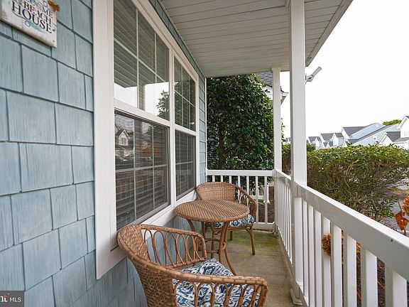 3rd image of 17256 Queen Anne Way