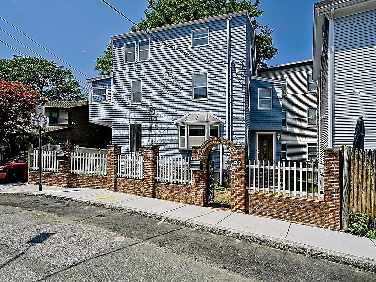 201-203 Clark St — Photo 19