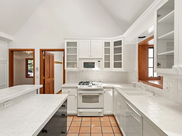 180 River Oaks Ln — Photo 13