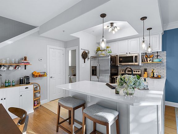 5th image of 5702 Hudson St #6