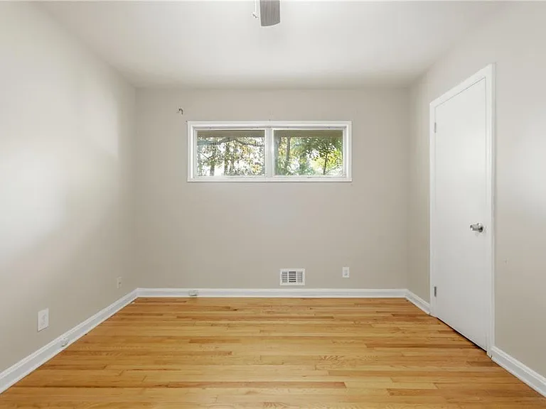 2140 Oakawana Dr NE — Photo 31