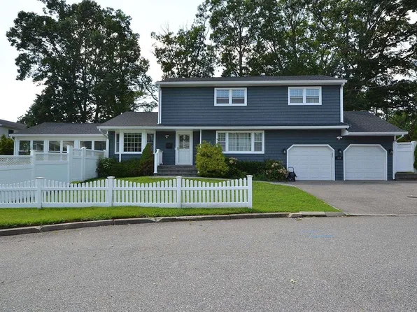 324 W 4th Street, Deer Park, NY 11729