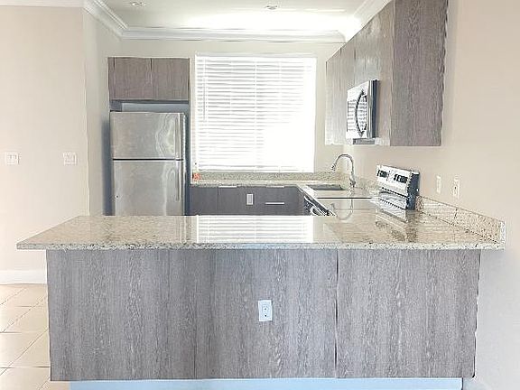 5th image of 515 NE 121st St #515