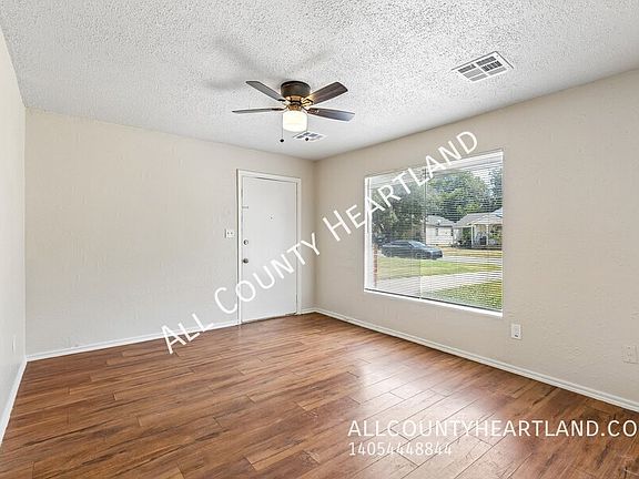 2nd image of 1913 Elm Dr