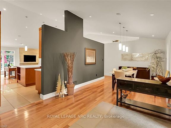 5th image of 16 Spring Garden Blvd