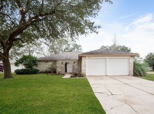 500 Desert Aire Dr, Friendswood, TX 77546