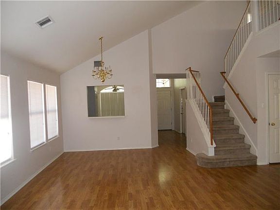 4th image of 833 Whitehall Dr