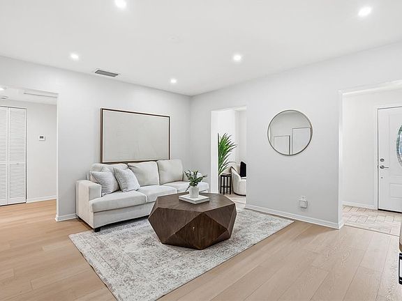 5th image of 2164 Riviera Dr