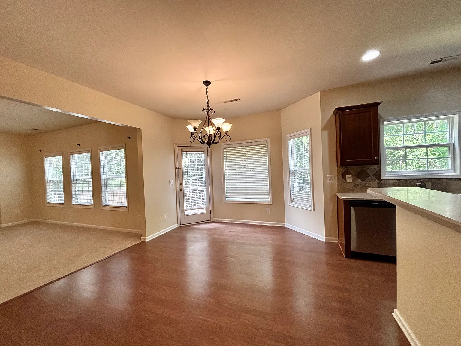 4 bed, 2.5 bath, 2998 sqft, $2,750 — Photo 4