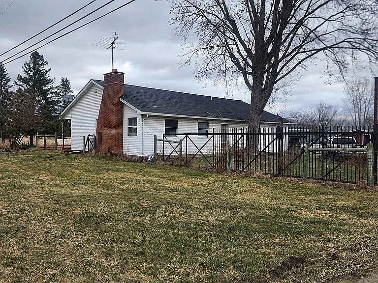 1st image of 79170 Capac Rd
