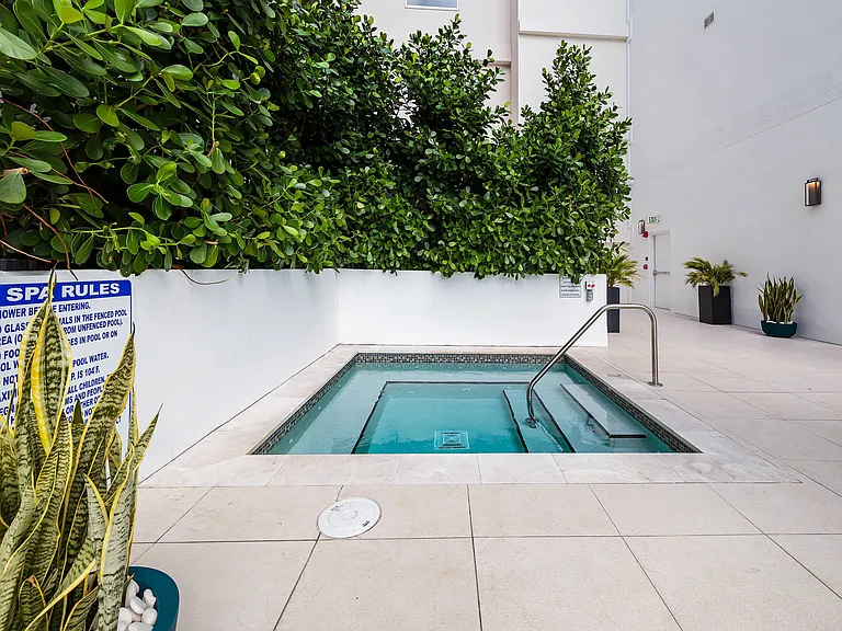 Grand Station | Miami | Jacuzzi