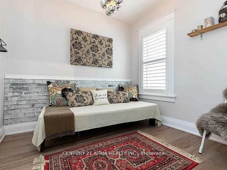 639 Mortimer Ave — Photo 2