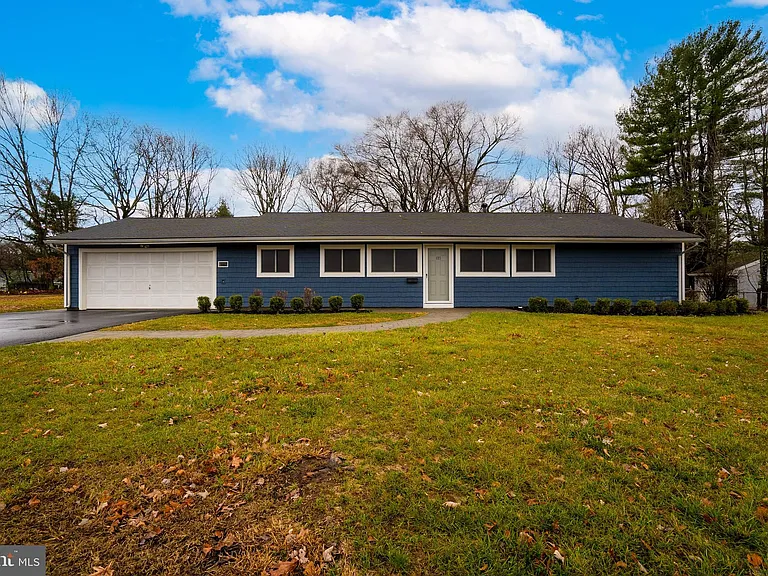 127 Kendall Rd — Photo 3