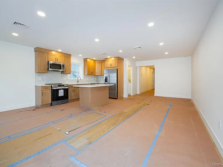 1 Dean Pl — Photo 11