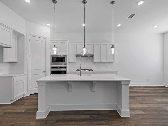 2nd image of 5110 Twin Oaks Ct