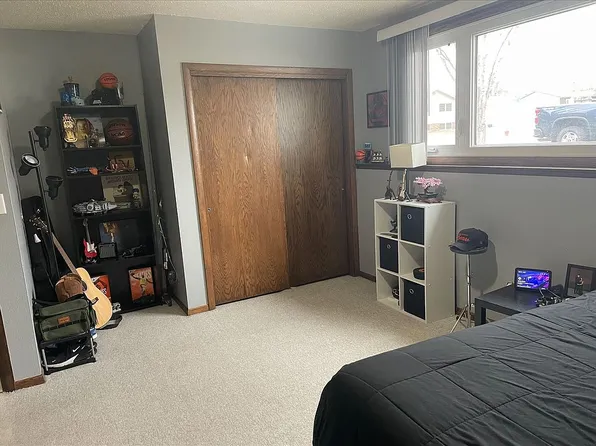 2005 Harmon Ave, Bismarck, ND 58501