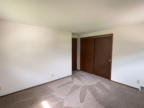 3rd image of 114 Cecilia Ct