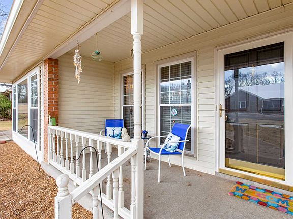2nd image of 1420 Oakmont Cir