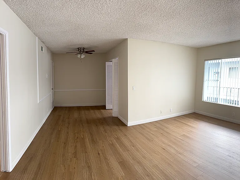 1001 E California Ave — Photo 6
