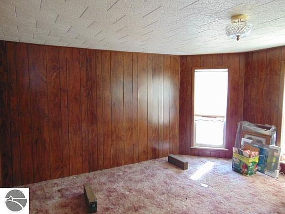 5th image of 117 E Wright Ave