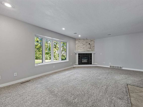 5th image of 1206 Winchester Cir NE