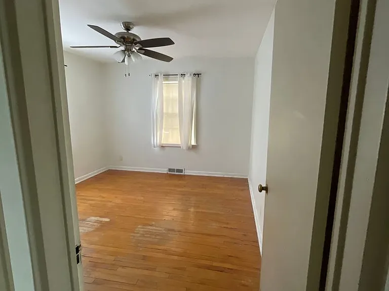 241 Boughey St — Photo 9