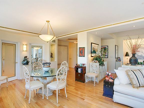 3rd image of 167 E 61st St APT 25-C