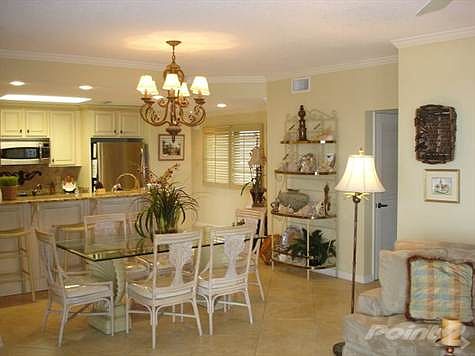 Living Area/Dining