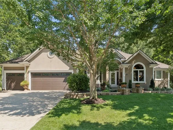 14809 Linden St, Leawood, KS 66224