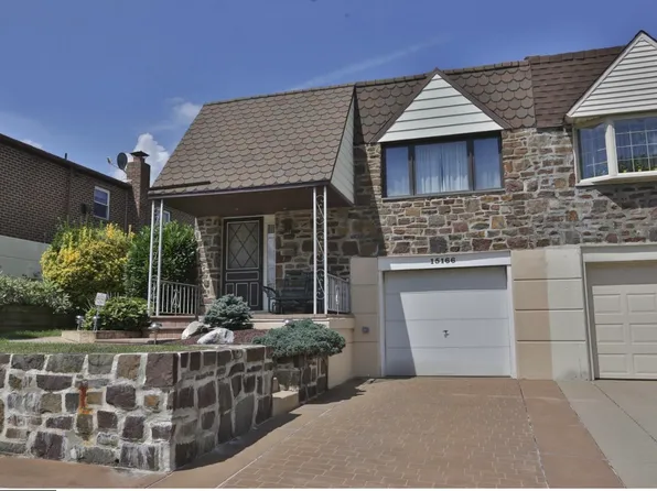 15166 Ina Dr, Philadelphia, PA 19116