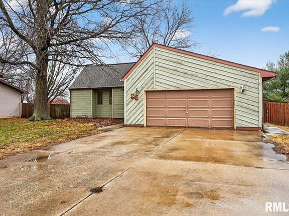 3rd image of 86 Michele Dr