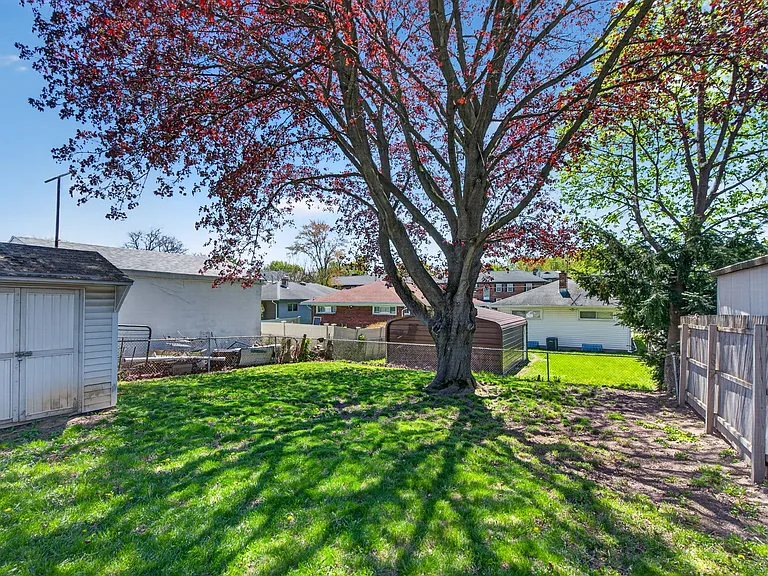 614 Park Ave — Photo 35