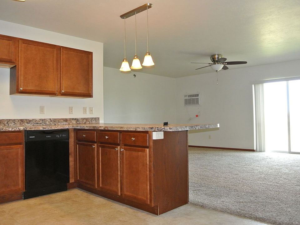 2208 33rd St NW - 2208 33rd St NW Minot ND | Zillow