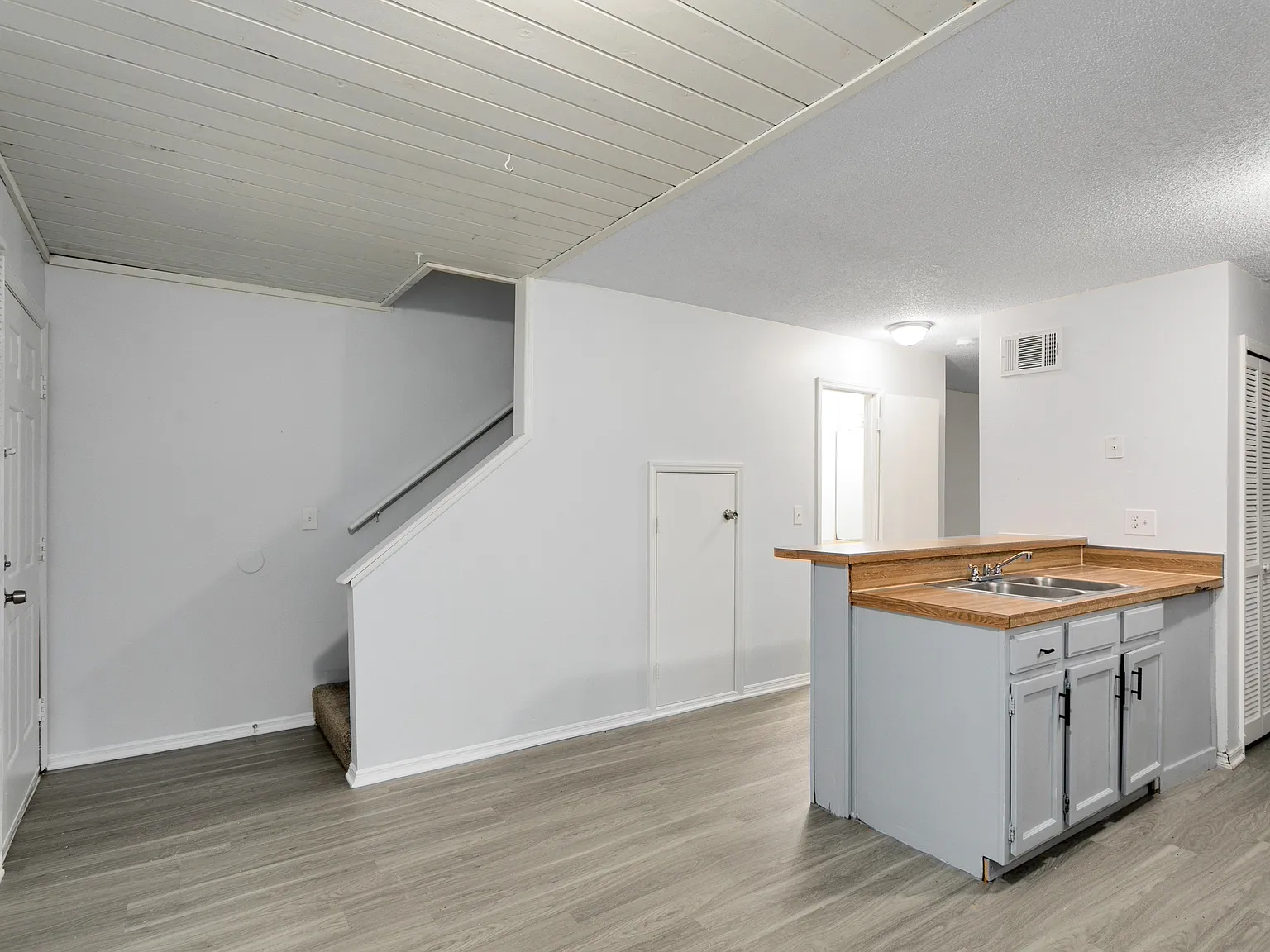 2 bed, 1120 sqft, $1,615 — Photo 3
