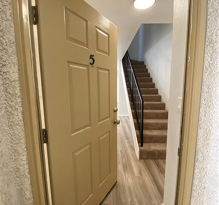7651 Reseda Blvd #5-T
