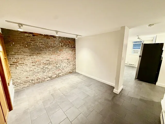 1 bed, 9999 sqft, $2,075 — Photo 3