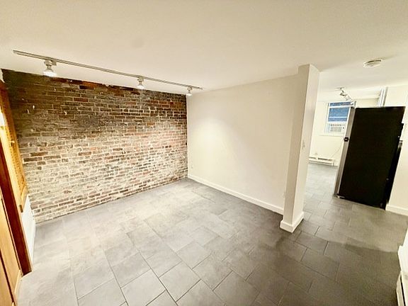 3rd image of 7 Thacher Ct APT 1