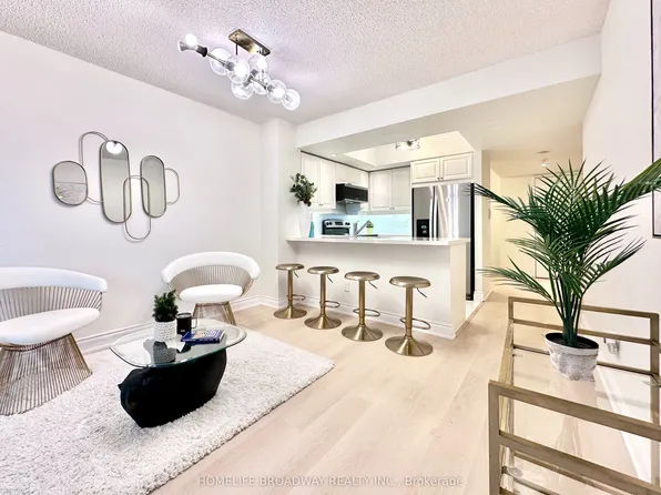 15 Northtown Way #521, Toronto, ON M2N 7A2