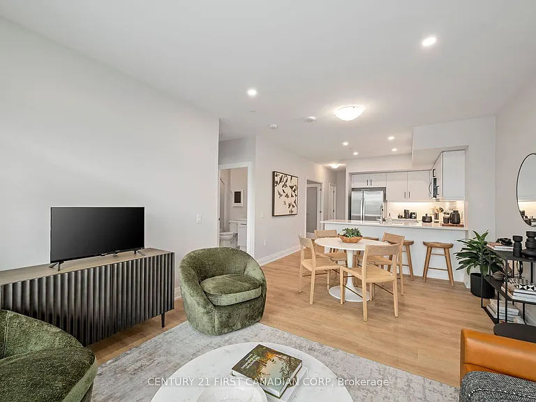4286 King St E #905 — Photo 9