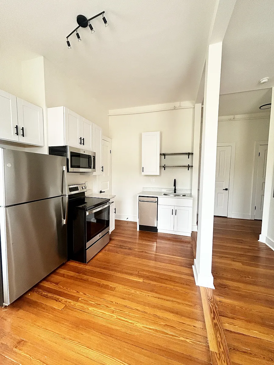 Building Photo - 1130 N Calvert St #12