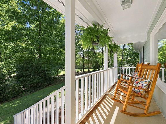 3rd image of 7825 Country Knoll Rd