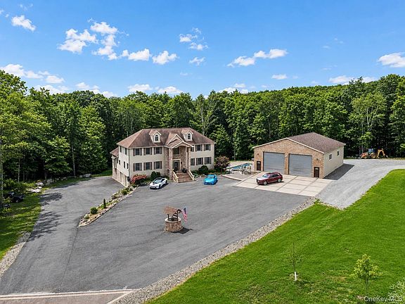 3rd image of 210 Grey Road