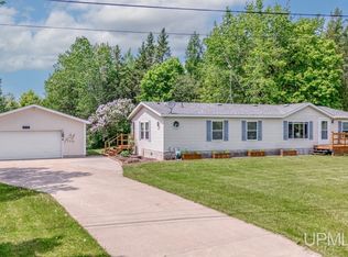 11745 T Rd, Rapid River, MI 49878