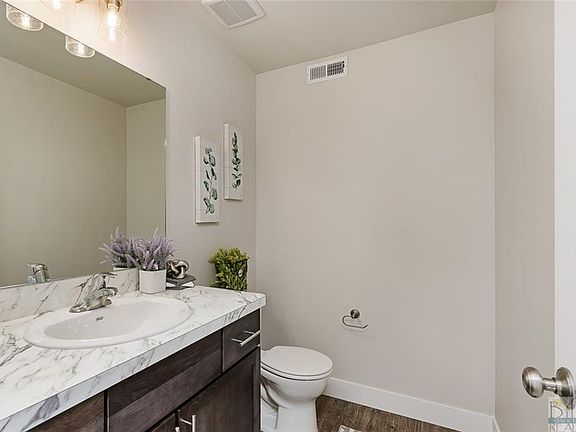 3rd image of 1010 Yellowstone Ave #1
