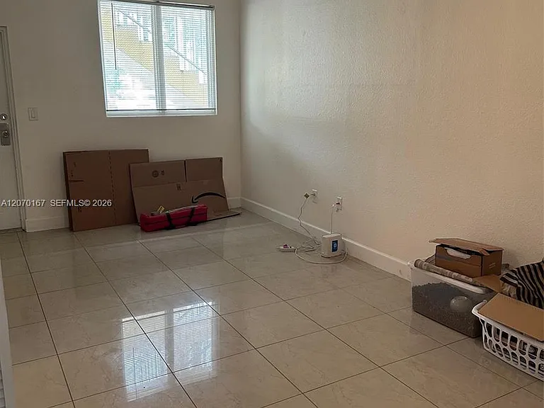 2551 SE 16th Ter #103 — Photo 1