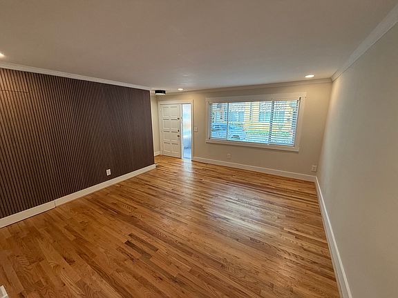 4th image of 120 Biscayne Dr NW APT B4
