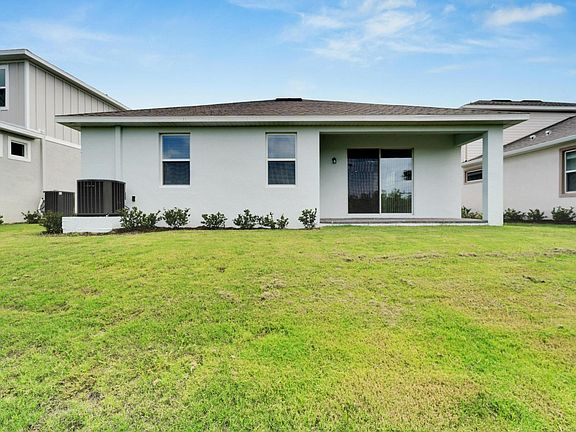 3rd image of 943 Signet Dr