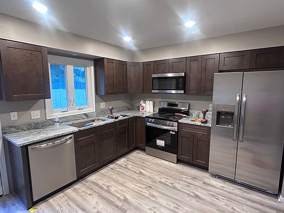 3rd image of 14605 Walnut Grove Dr
