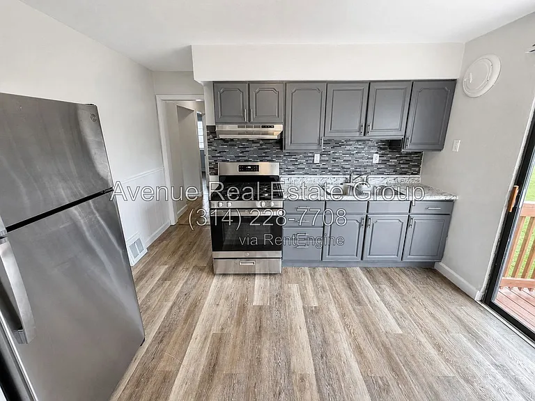 830 Loekes Dr — Photo 4